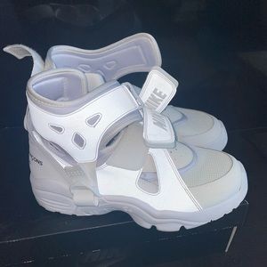 Size- 6.5- Nike Comme Des Garcons Air Carnivore